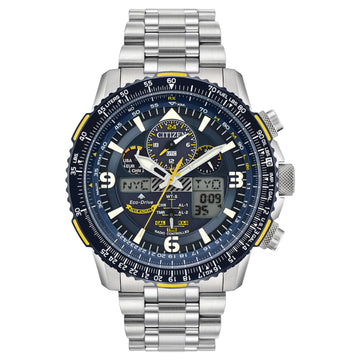 Καταδυτικό ρολόι Citizen Promaster Skyhawk JY8078-52L Blue Angel με ασημί ατσάλινο μπρασελέ και μπλε καντράν διαμέτρου 45mm με solar μηχανισμό EcoDrive B620 με αναλογική και ψηφιακή ένδειξη, αχάρακτο τζάμι από ζαφείρι και στεγανότητα 20ATM-200Μ.